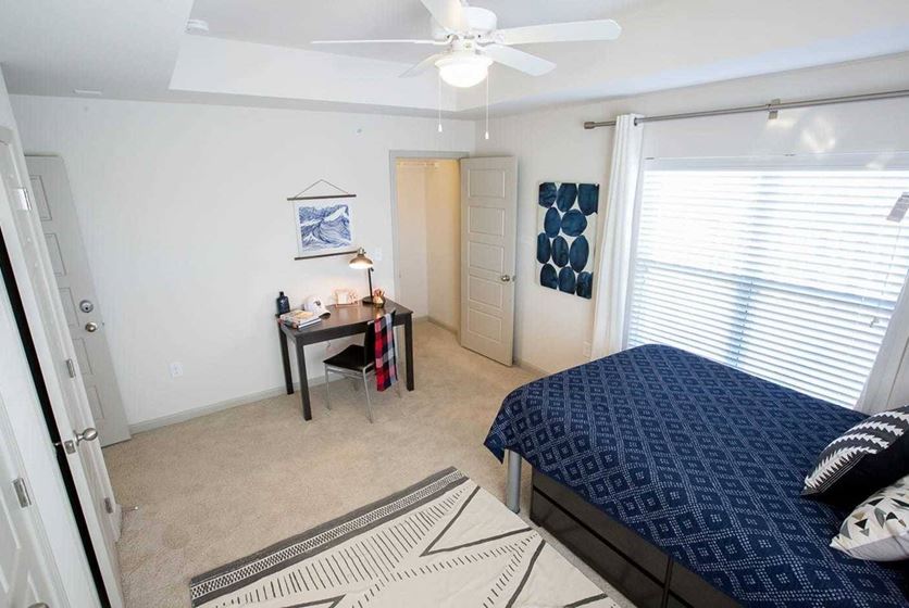 lubbock-off-campus-apartments-townhome-007A0027_171108